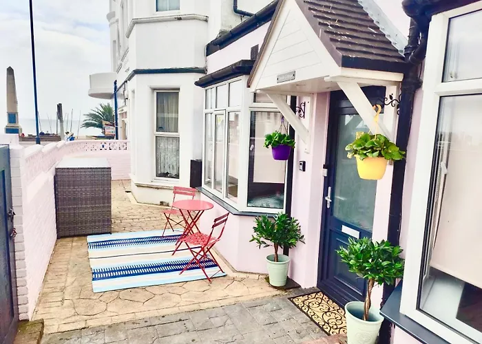 Bexhill Beautiful Sea Front Bungalow