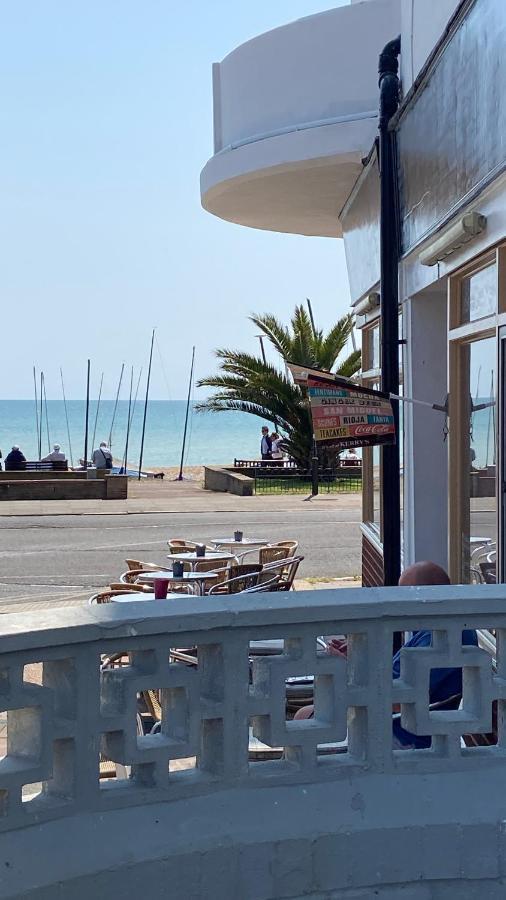 Beautiful Sea Front Holiday home