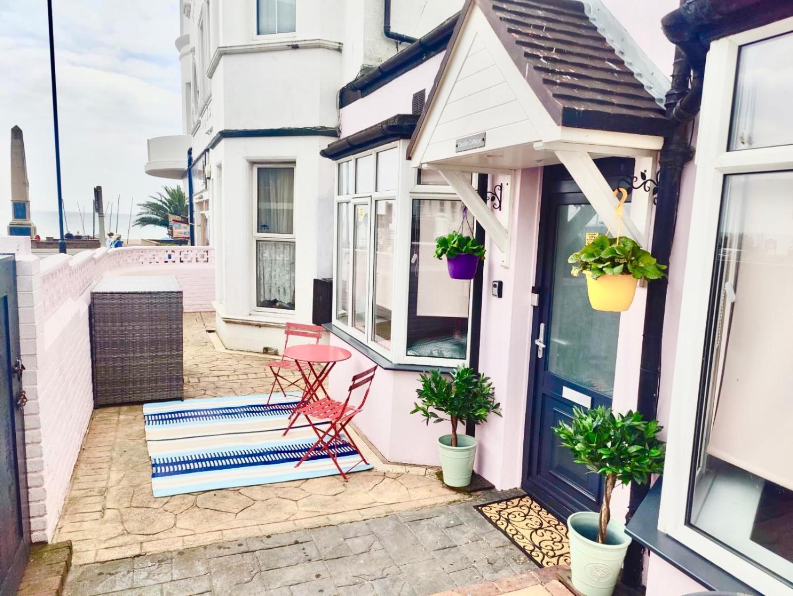 Beautiful Sea Front Holiday home *